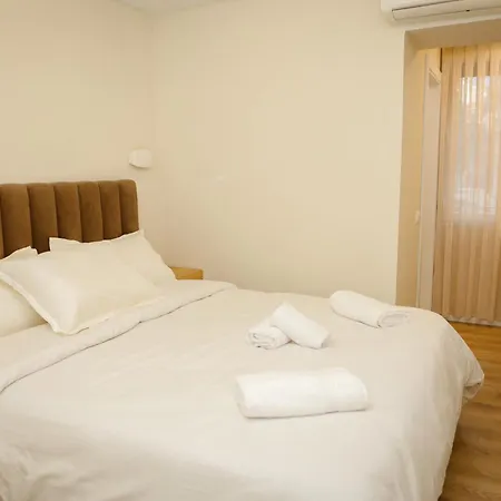 Petite Maison Hermes 3* Tirana