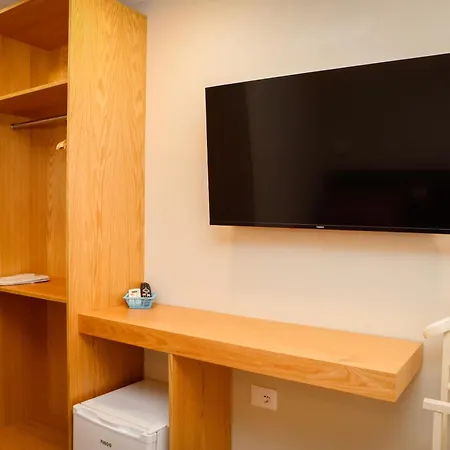 Hotel Petite Maison Hermes Center 3*