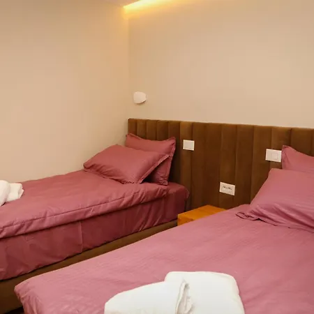 Petite Maison Hermes Center 3* Tirana