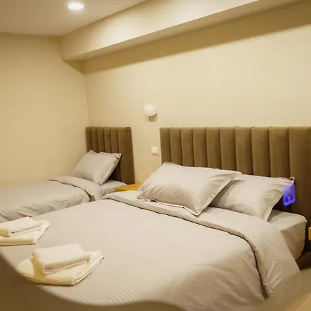 Hotel Petite Maison Hermes Center 3*