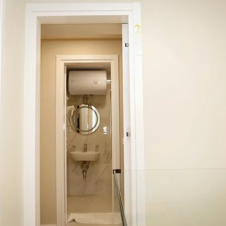 Hotel Petite Maison Hermes 3*