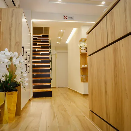 Petite Maison Hermes 3*