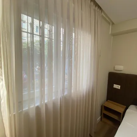 Petite Maison Hermes Center 3*