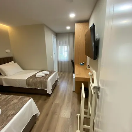 Petite Maison Hermes Center 3*