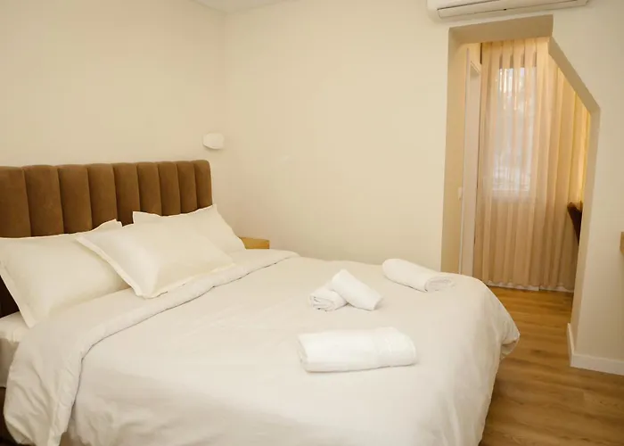 Petite Maison Hermes Center 3* Tirana