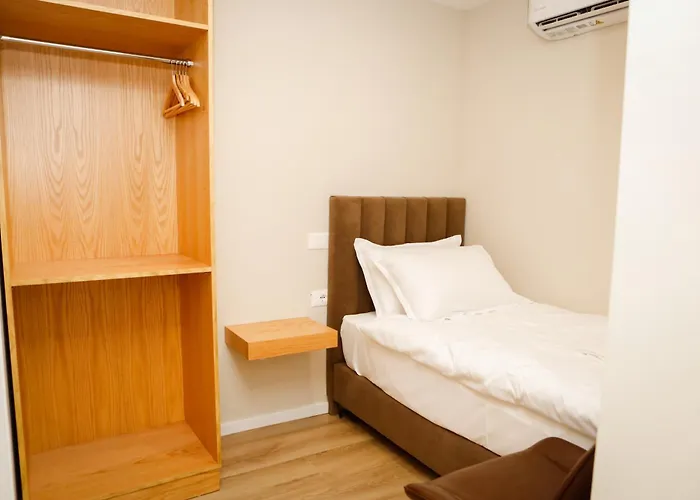 Hotel Petite Maison Hermes Center 3*