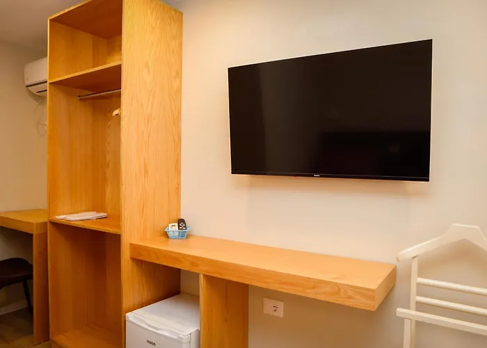 Hotel Petite Maison Hermes Center 3*