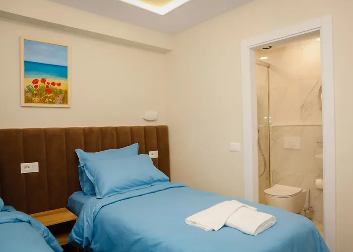 Petite Maison Hermes Center 3* Tirana