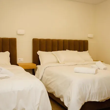 Petite Maison Hermes Center تيرانا