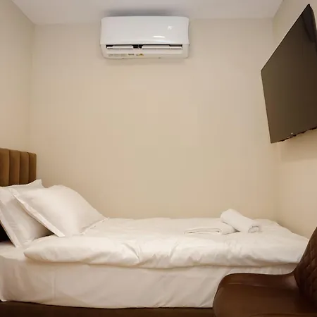 Petite Maison Hermes 3* Tirana