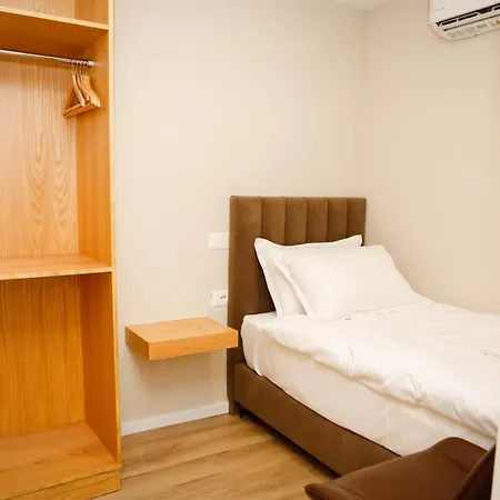 Hotel Petite Maison Hermes Center 3*