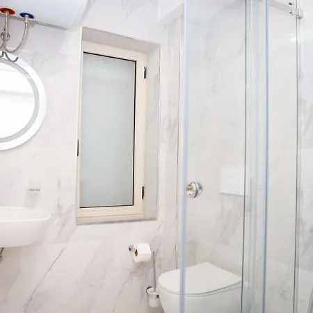 Petite Maison Hermes Center Hotel