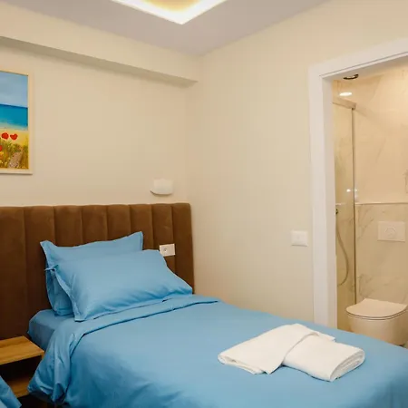 Petite Maison Hermes Center 3* Tirana
