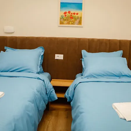 Petite Maison Hermes Center تيرانا