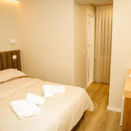 Petite Maison Hermes Center فندق تيرانا