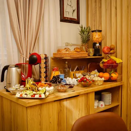 Petite Maison Hermes Center Hotel