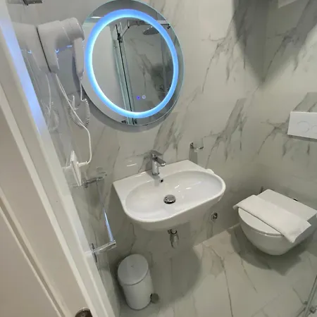 Otel Petite Maison Hermes 3*