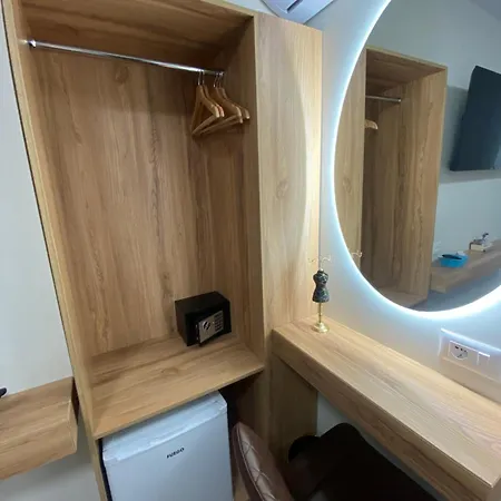 فندق Petite Maison Hermes Center 3*