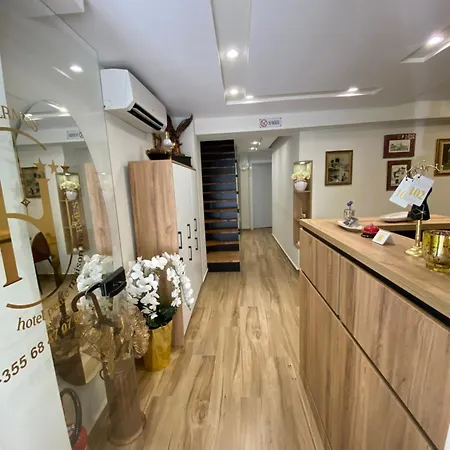 Petite Maison Hermes Center فندق