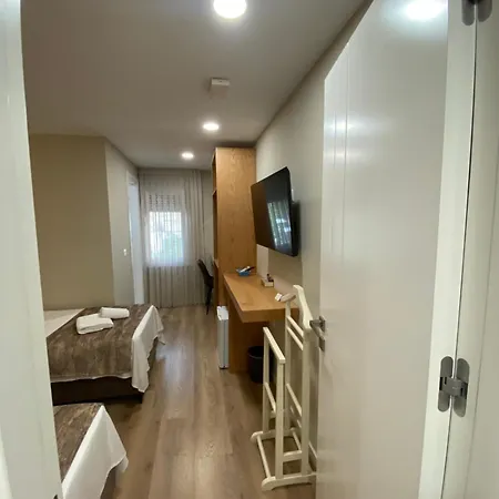 Otel Petite Maison Hermes 3*