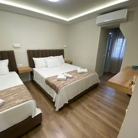 Petite Maison Hermes Center 3* Tirana
