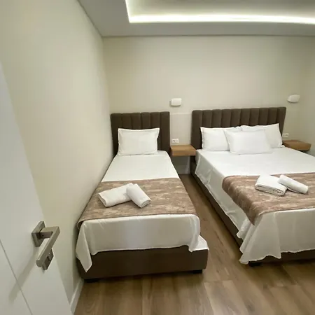 Petite Maison Hermes Center تيرانا