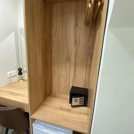 Petite Maison Hermes Center 호텔