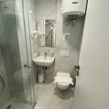 Petite Maison Hermes Otel 3*