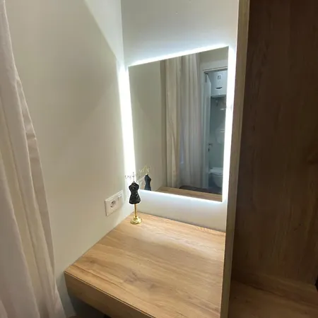 Otel Petite Maison Hermes 3*