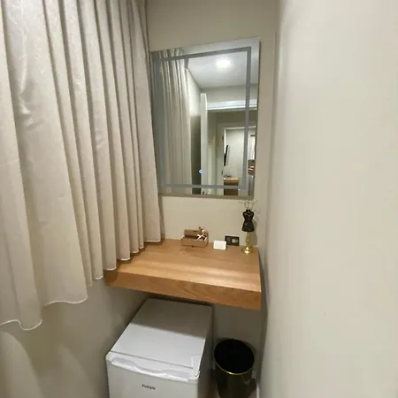 Hotel Petite Maison Hermes Center 3*