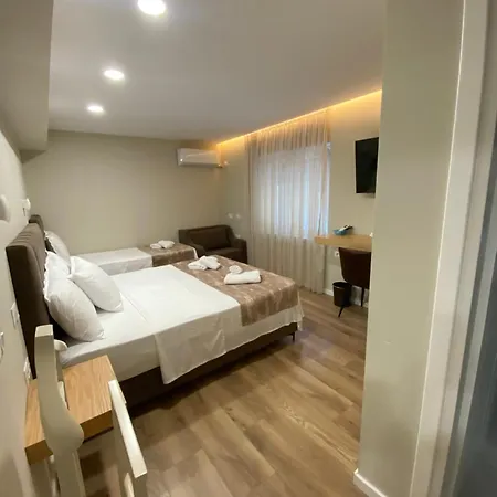 Petite Maison Hermes Center 3* Tirana