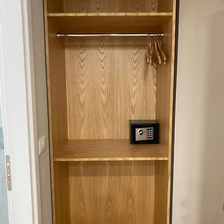 Petite Maison Hermes Center 호텔 티라나