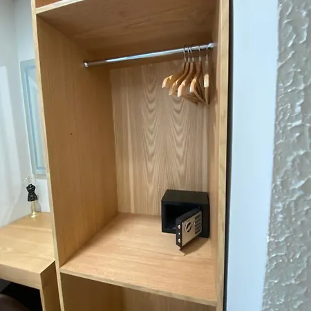 Petite Maison Hermes Center 3* Tirana