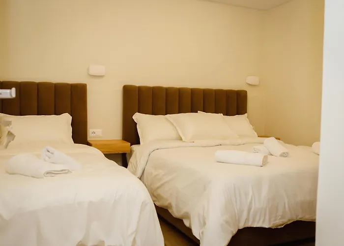 Petite Maison Hermes Center 3* تيرانا