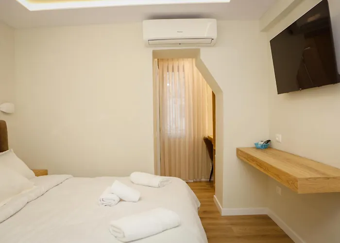 فندق Petite Maison Hermes Center 3*