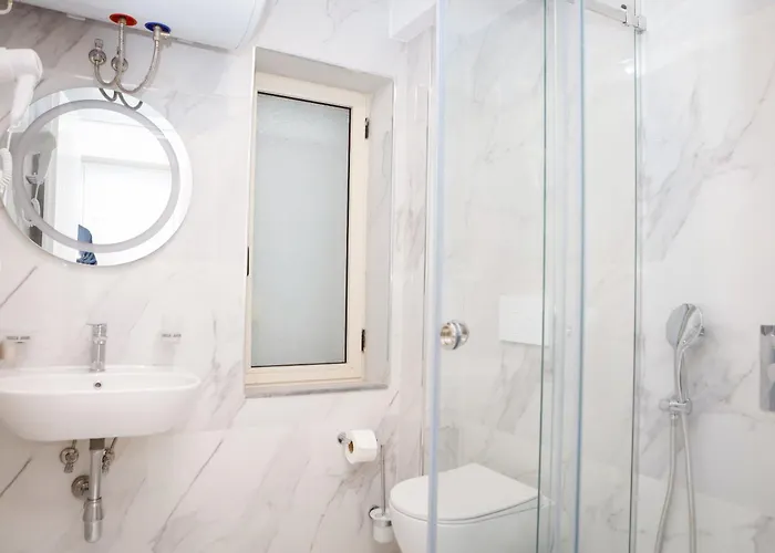 Petite Maison Hermes Center فندق