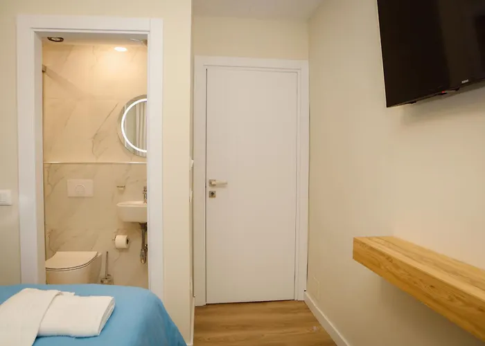 Petite Maison Hermes Center فندق تيرانا