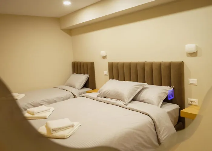 فندق Petite Maison Hermes Center 3*