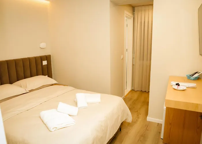 Petite Maison Hermes Center فندق تيرانا