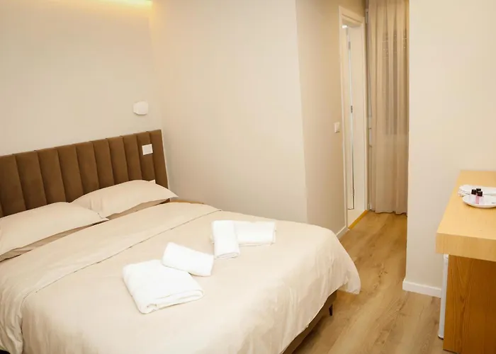 Petite Maison Hermes Center تيرانا