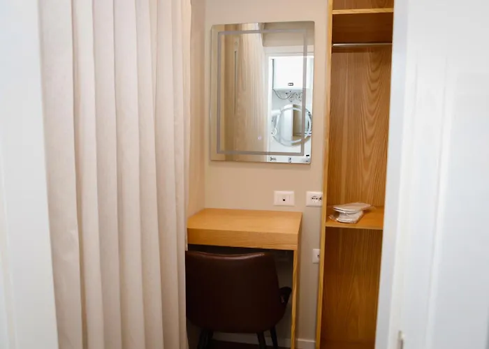 Petite Maison Hermes Center تيرانا