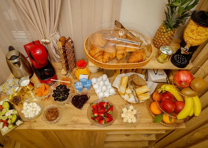 Petite Maison Hermes Center 3* Тирана