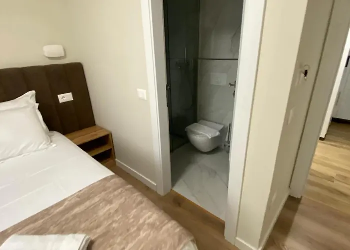 Petite Maison Hermes Center 3* Тирана