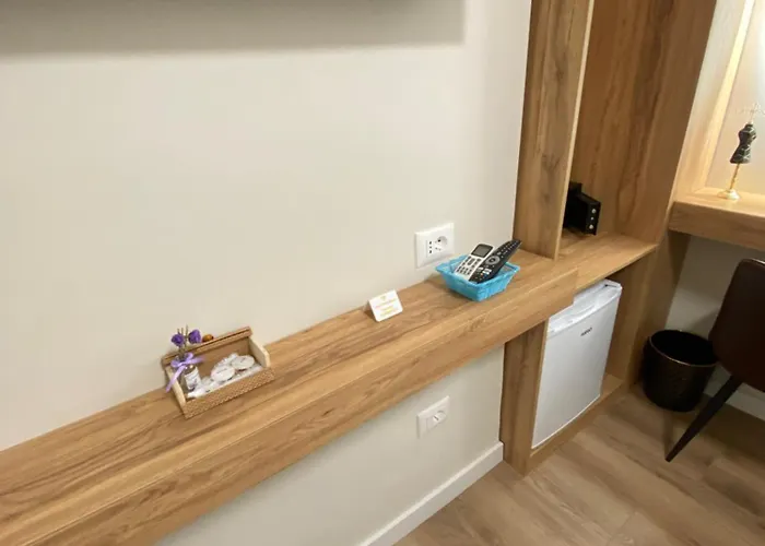 Отель Petite Maison Hermes Center 3*