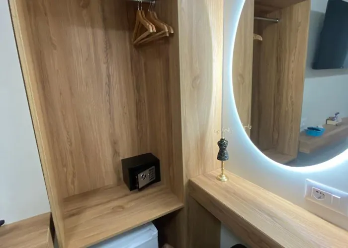 Отель Petite Maison Hermes Center 3*