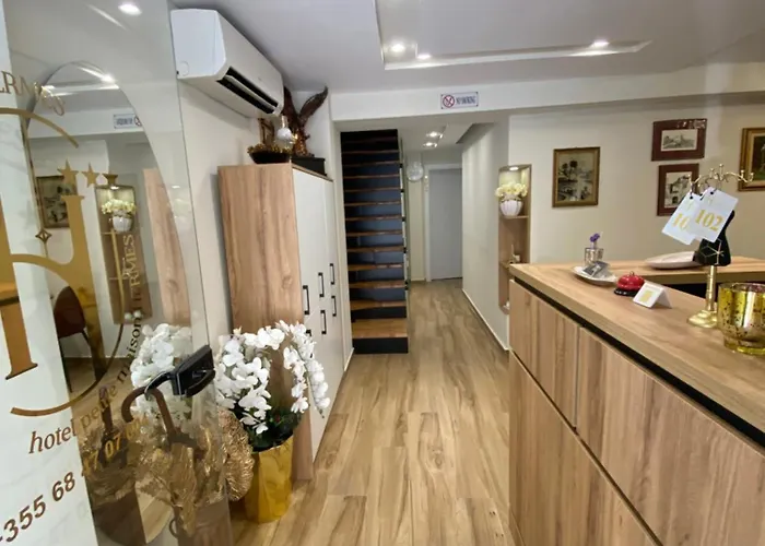 Petite Maison Hermes Center فندق