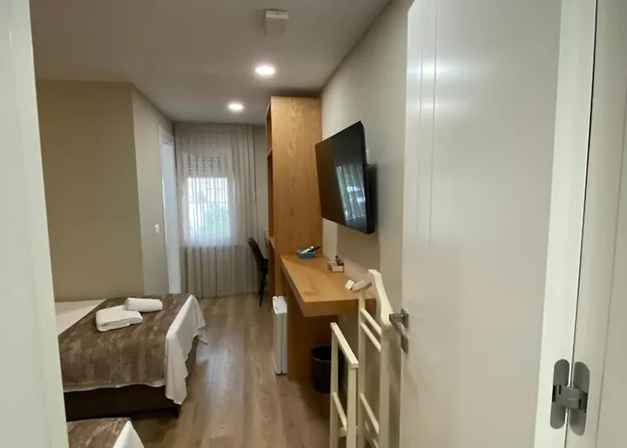 Отель Petite Maison Hermes Center 3*