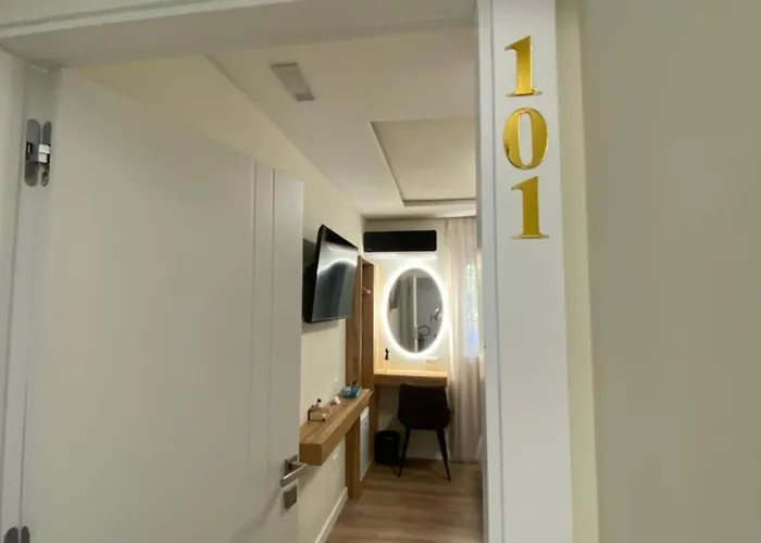 Отель Petite Maison Hermes Center