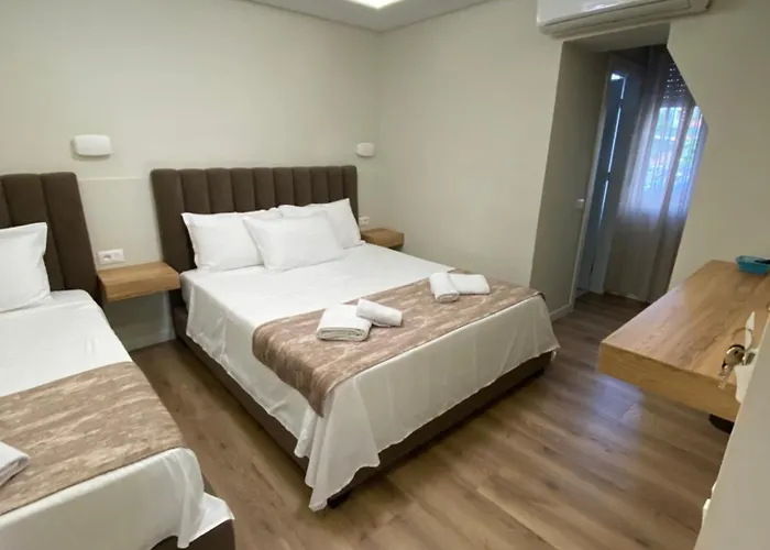 Petite Maison Hermes Center 3* Тирана