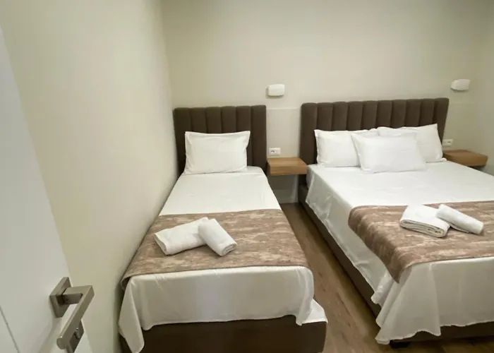 Petite Maison Hermes Center تيرانا